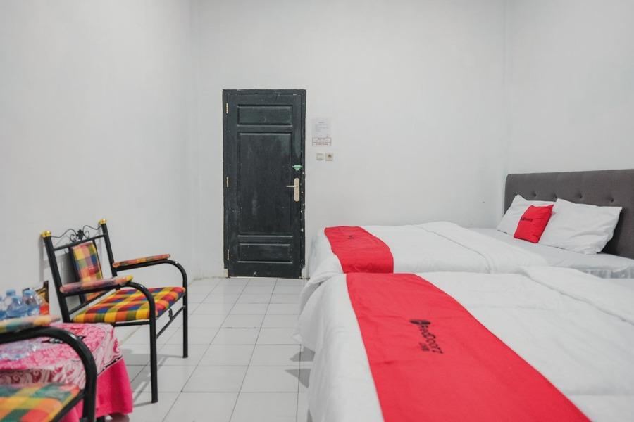 Cover Image for RedDoorz near Pantai Pasir Putih Lampung