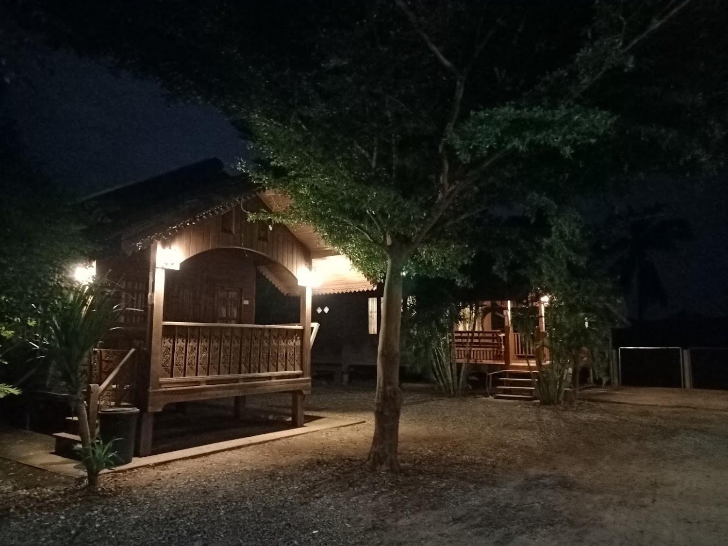 Cover Image for เจิมส์รีสอร์ท