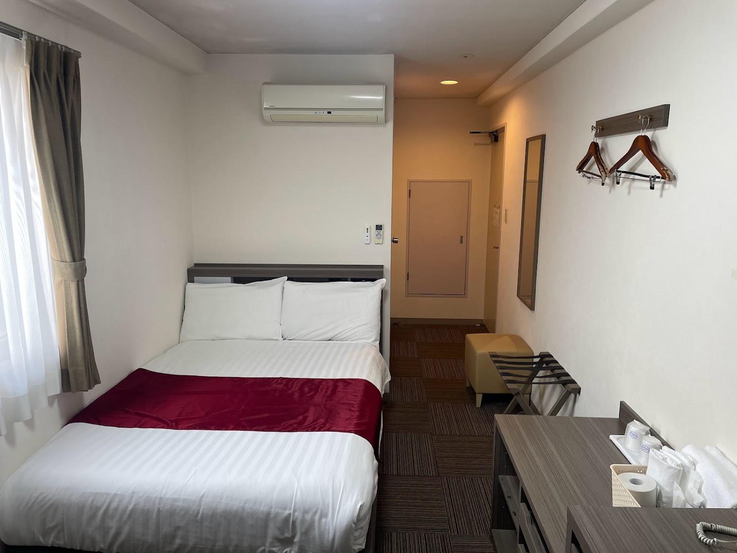 Cover Image for Airport Plaza Hotel