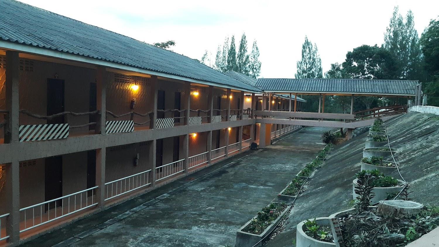 Cover Image for กระท่อมหิน นันทภัค โรงแรม แอนด์ รีสอร์ท
