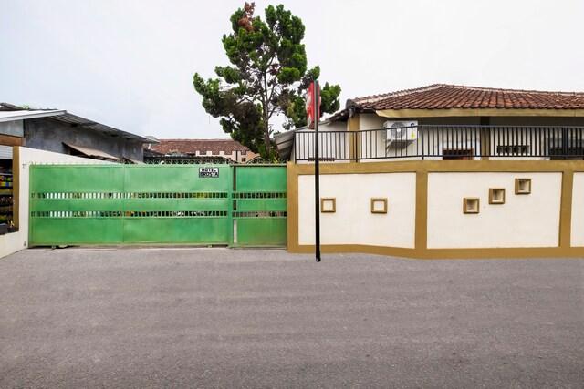 Cover Image for OYO 2394 Hotel Brosta
