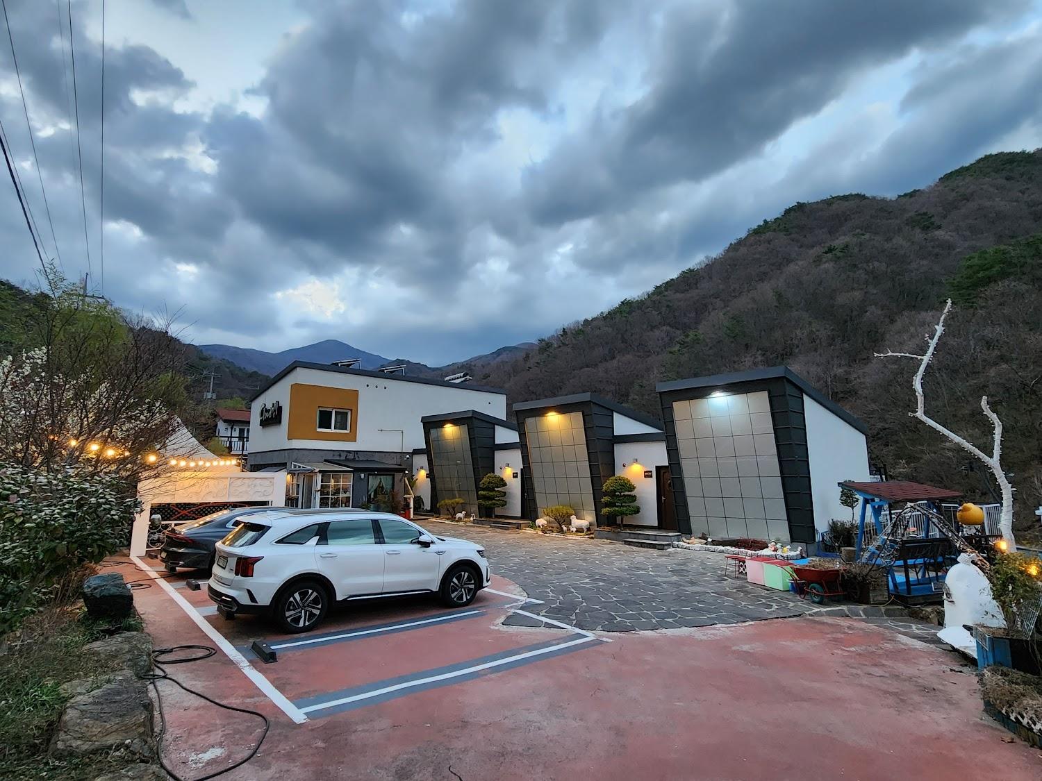 Cover Image for 클라우드힐펜션