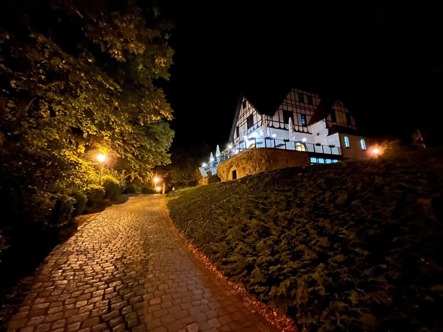 Cover Image for Attikos Hotel & Restaurant