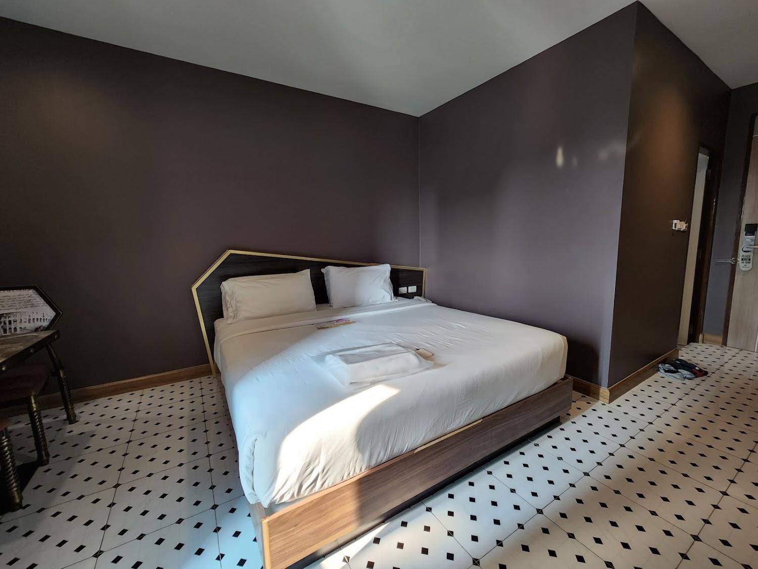 Cover Image for The Feeling Hotel