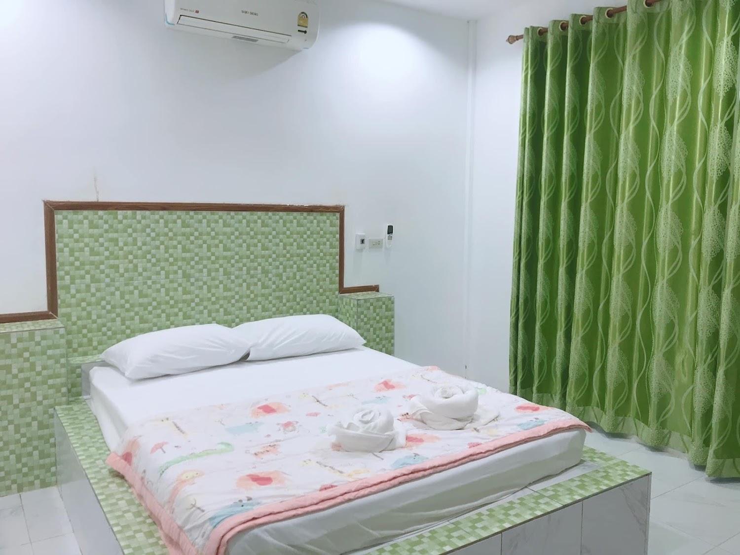 Cover Image for Kitichai House Hotel, Little White Cabins, Tha Khantho Area