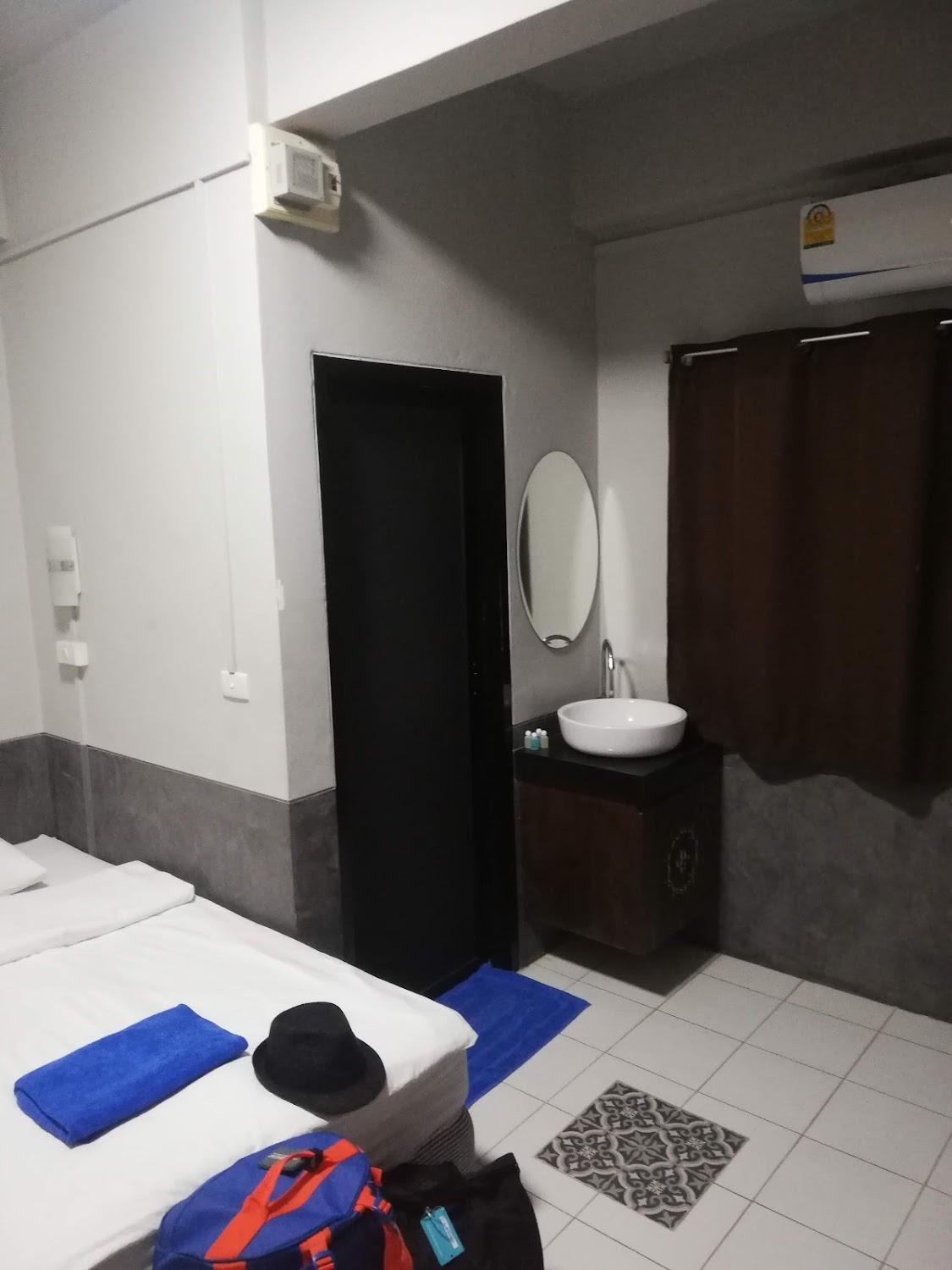Cover Image for Feel Good Hostel