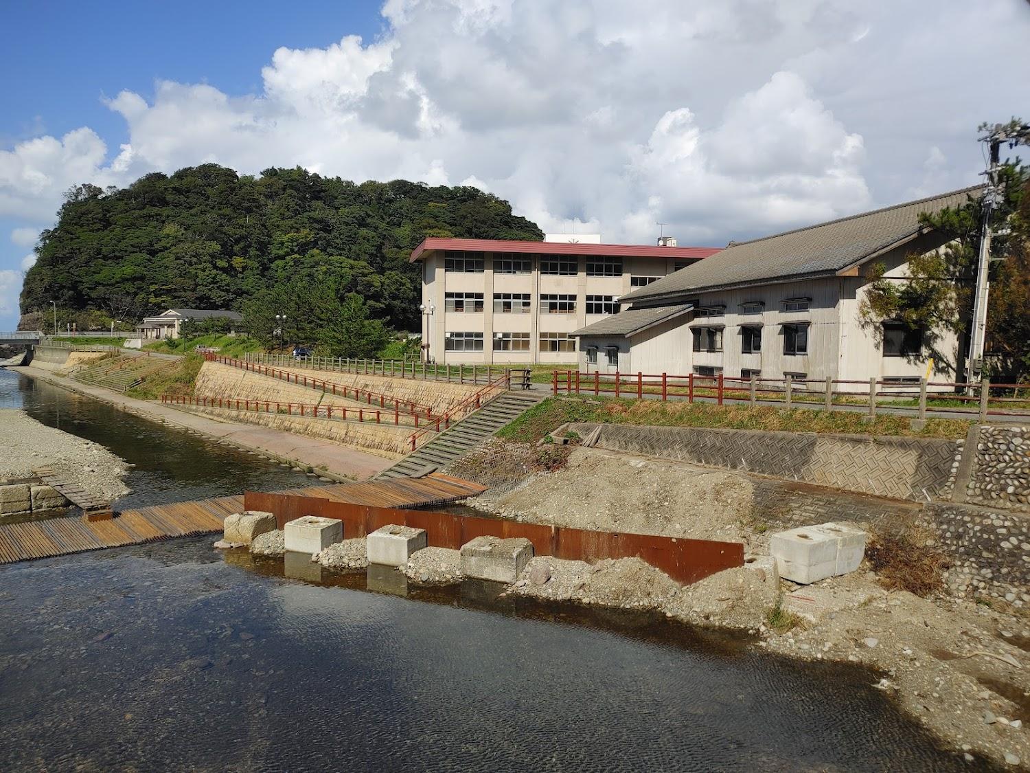 Cover Image for 交流の館八幡
