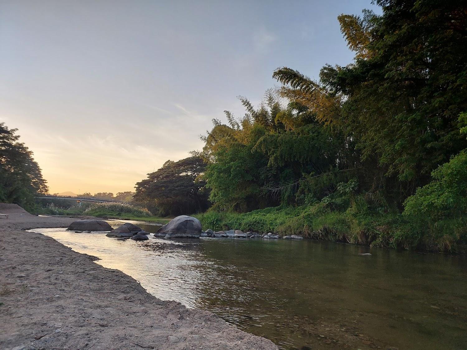 Cover Image for Baan Ruen Rim Nam