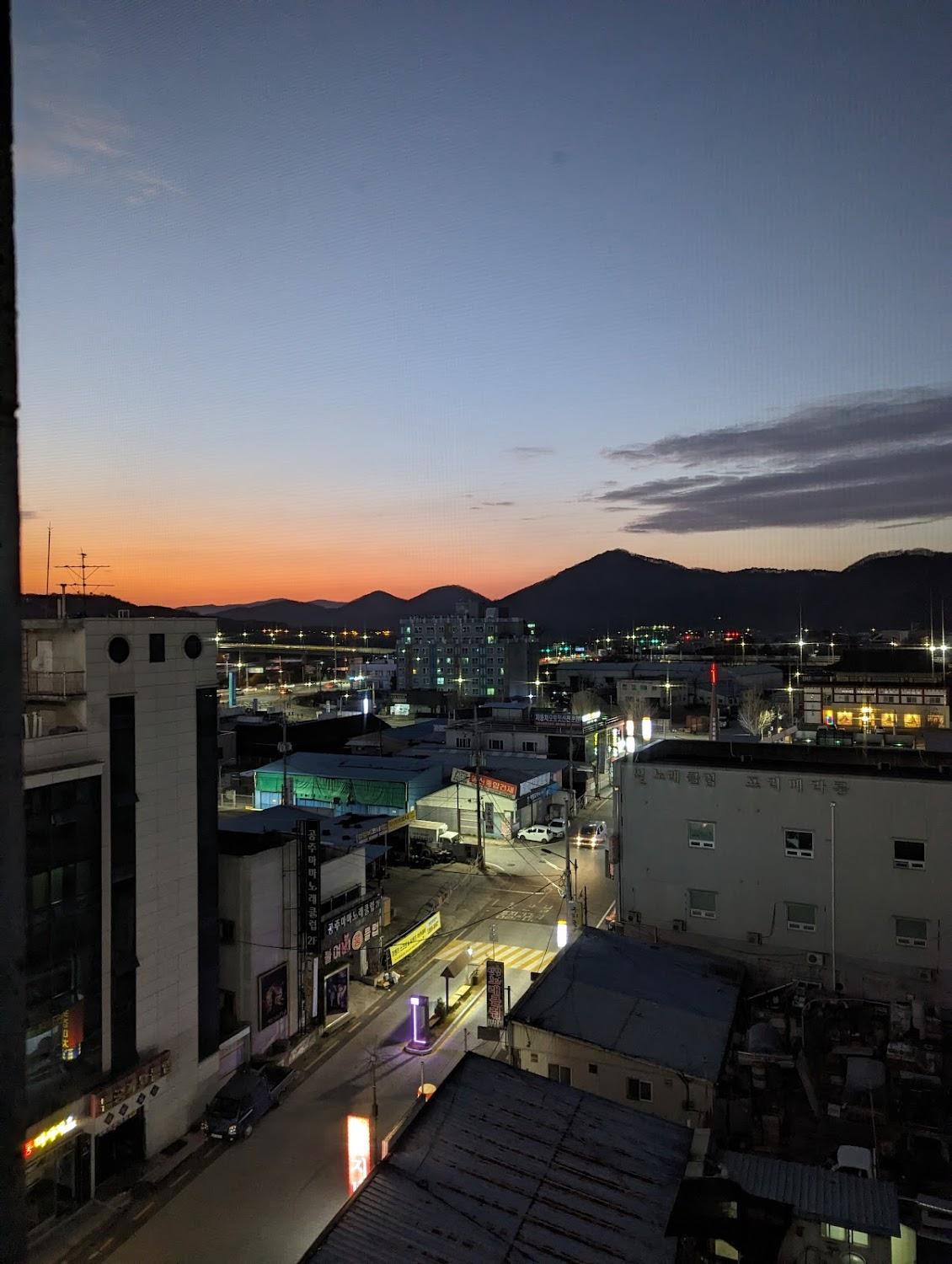 Cover Image for Hotel Maru