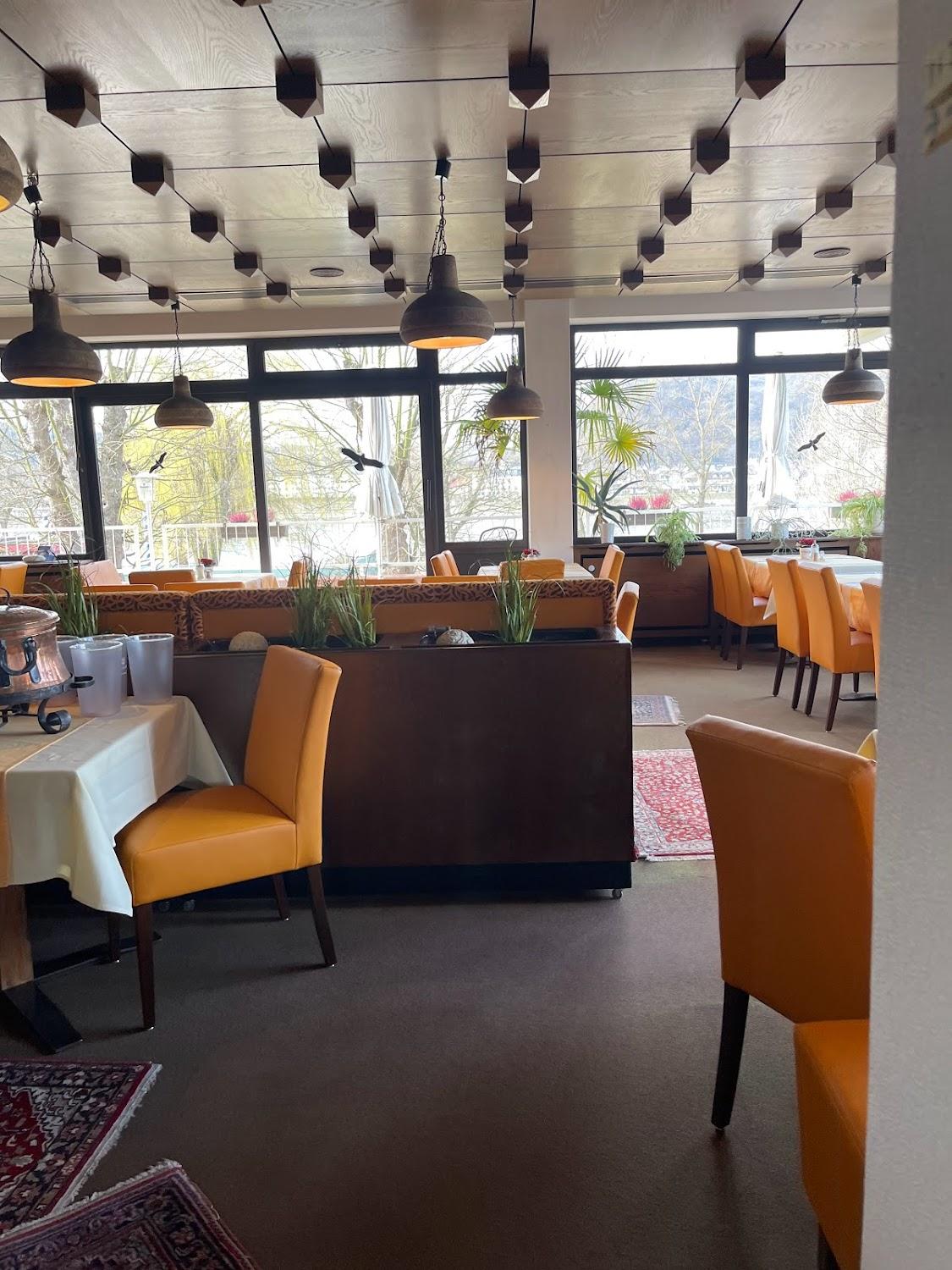 Cover Image for Park-Hotel