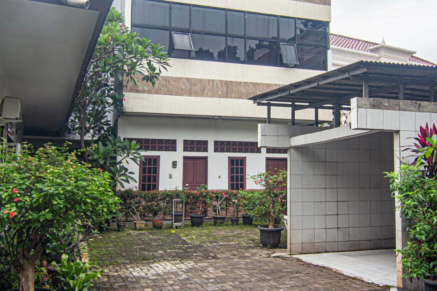 Cover Image for Urbanview Hotel Minongga Pondok Labu by RedDoorz