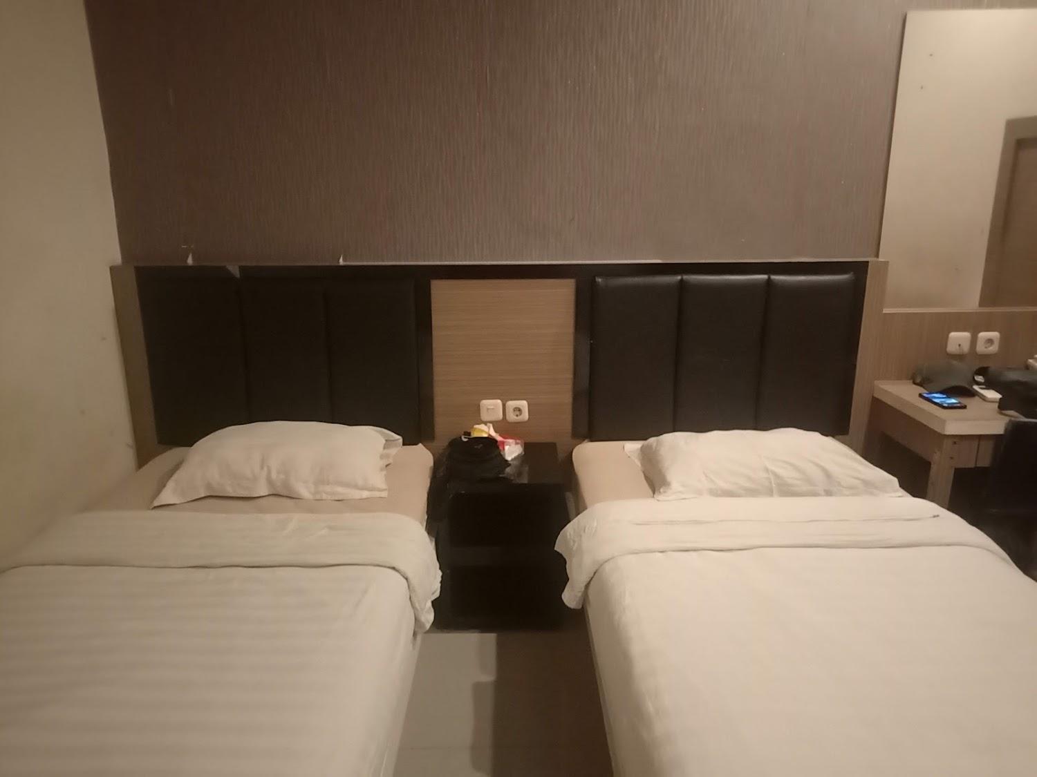 Cover Image for RedDoorz Plus @ Grand Pacifik Hotel Makassar