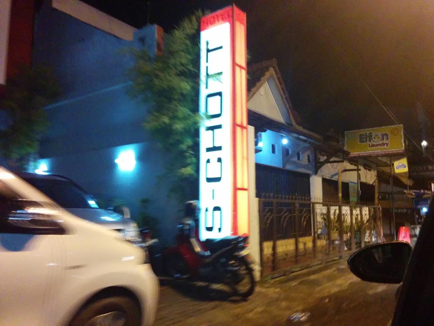 Cover Image for S-CHOTT Hotel