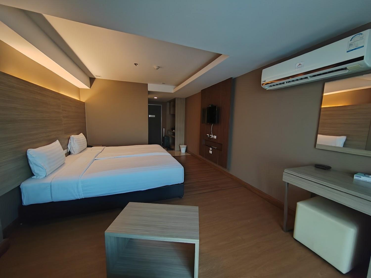 Cover Image for Top View Hotel