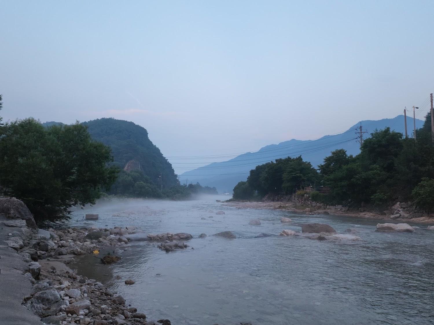 Cover Image for 여울카라반 캠핑