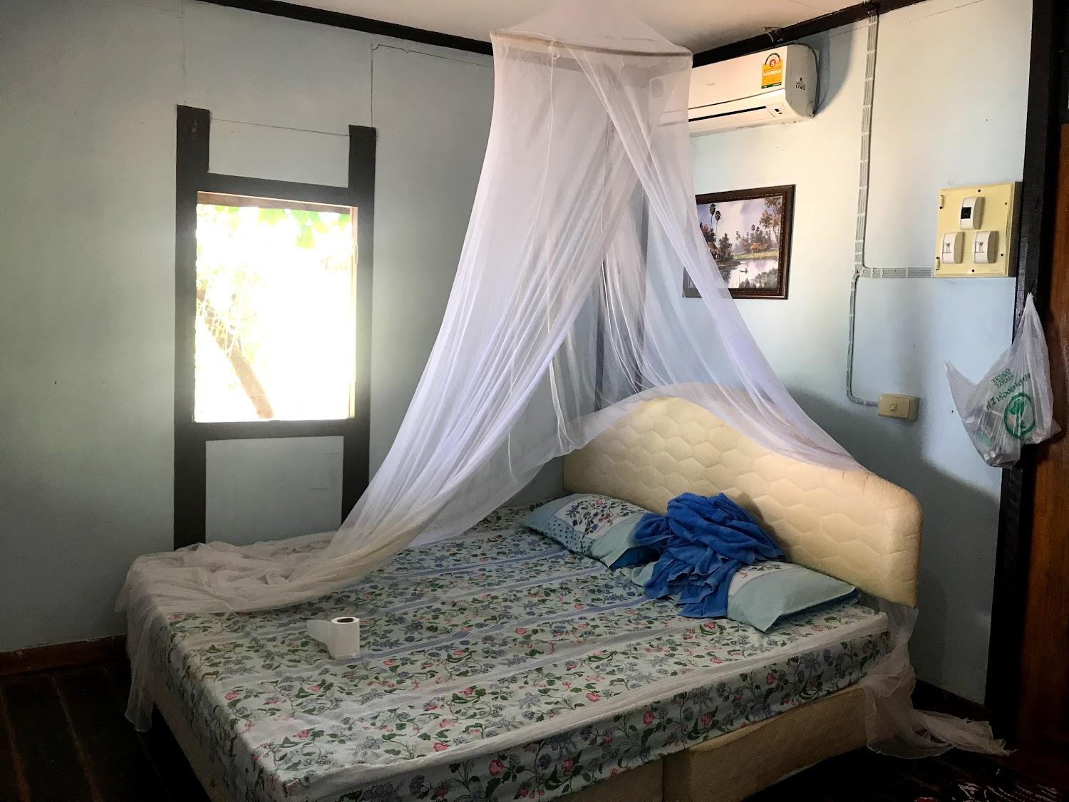 Cover Image for Island Hut Hotel