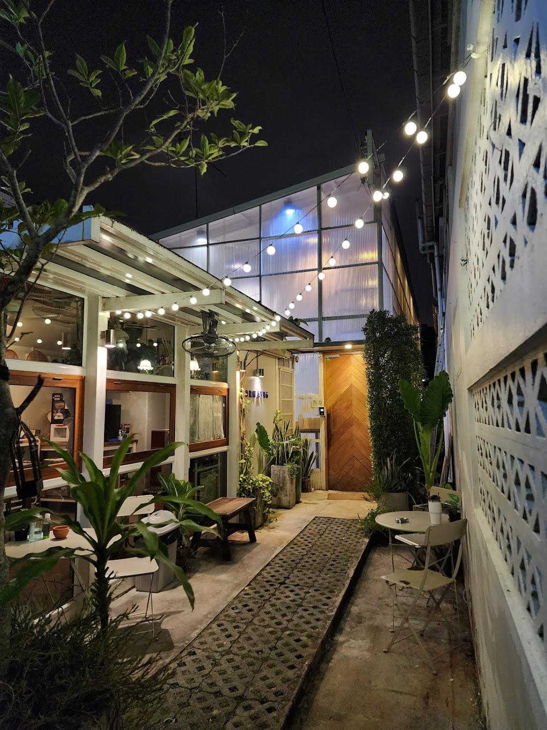 Cover Image for Morn-Ing Hostel