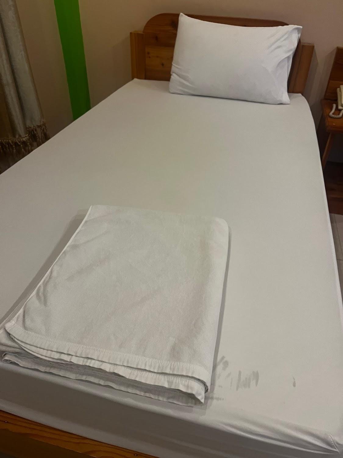 Cover Image for Au Hotel