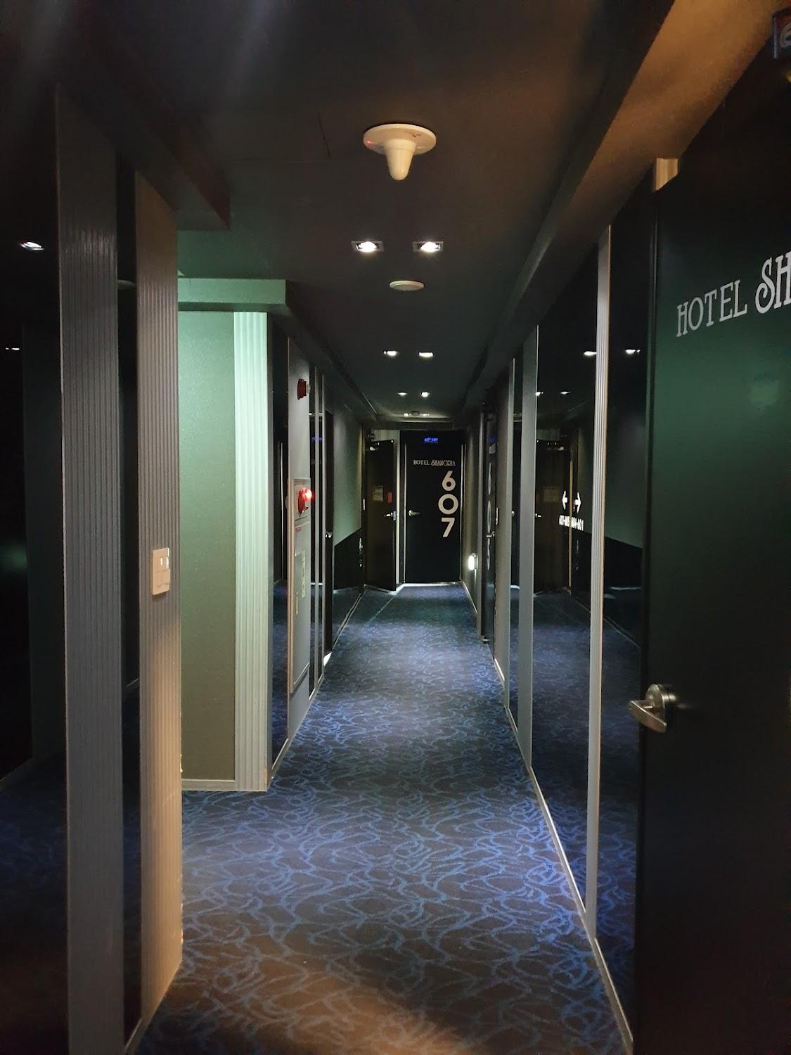 Cover Image for Shangria Hotel