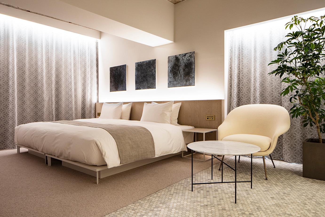 Cover Image for Shiroiya Hotel