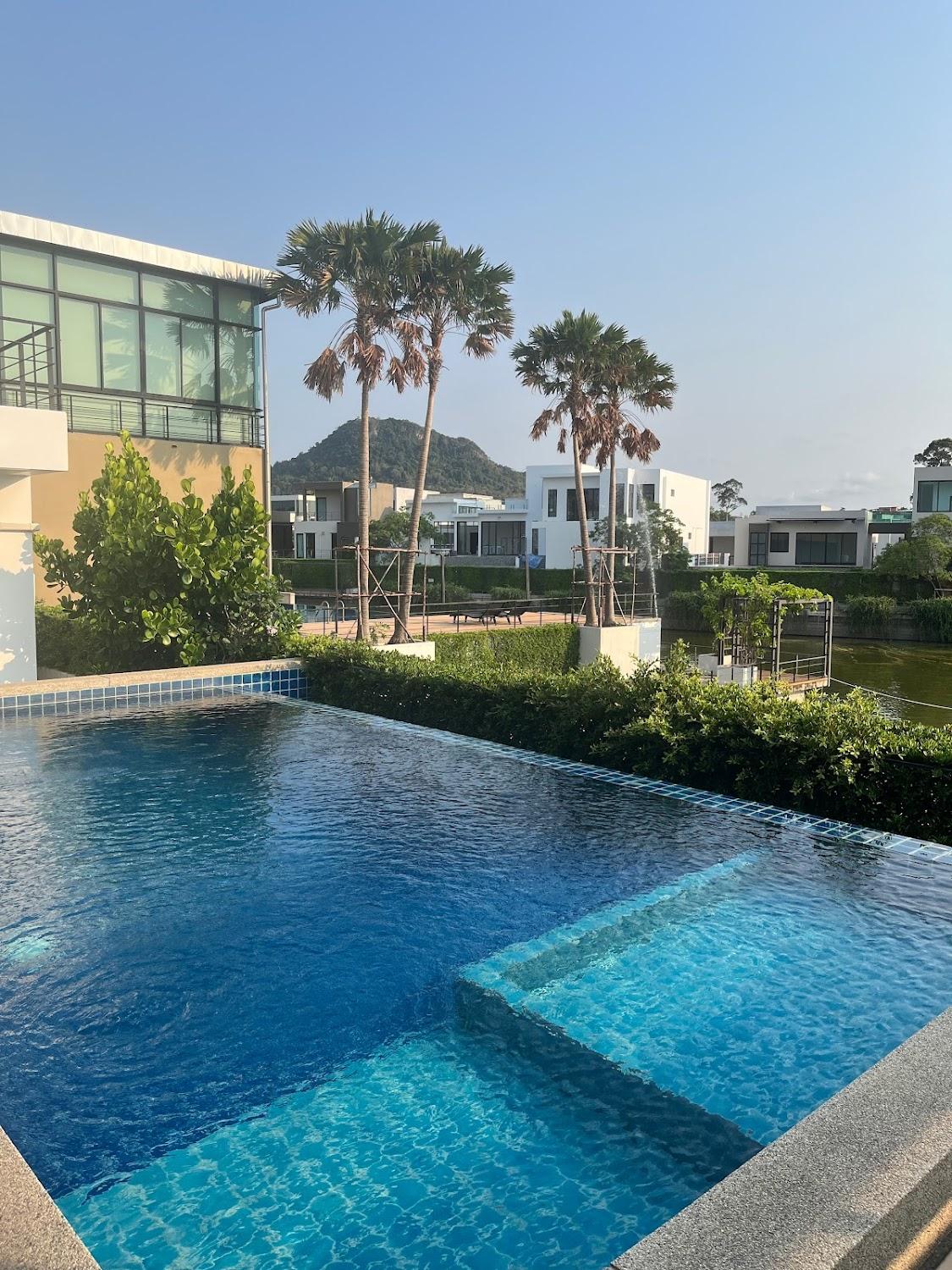 Cover Image for Ảnh At a glance