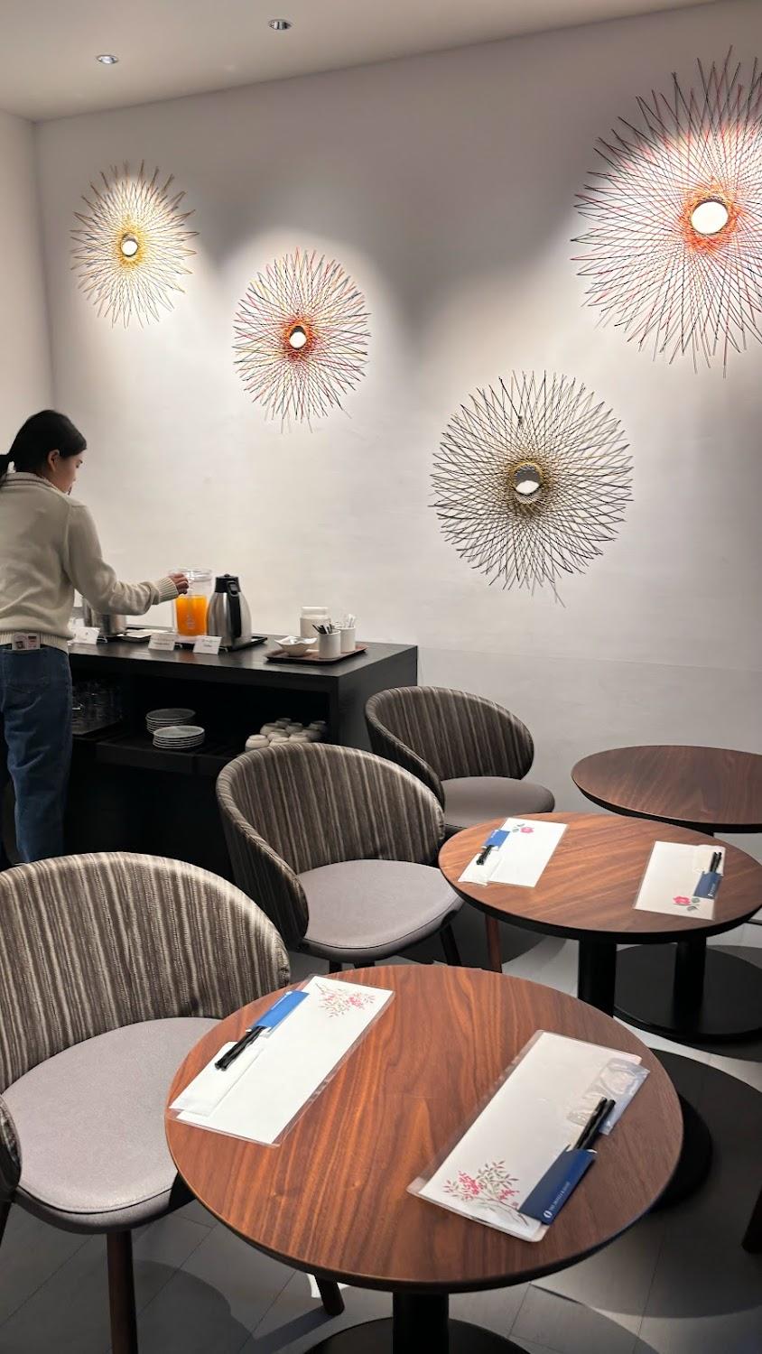 Cover Image for THE HOTELS HAKATA 春重
