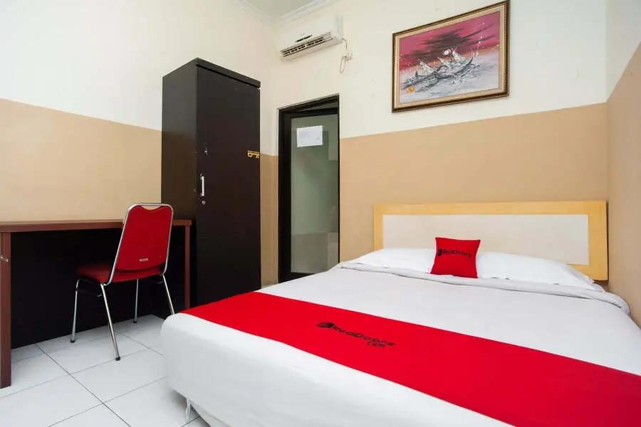 Cover Image for RedDoorz near RS Siti Khodijah
