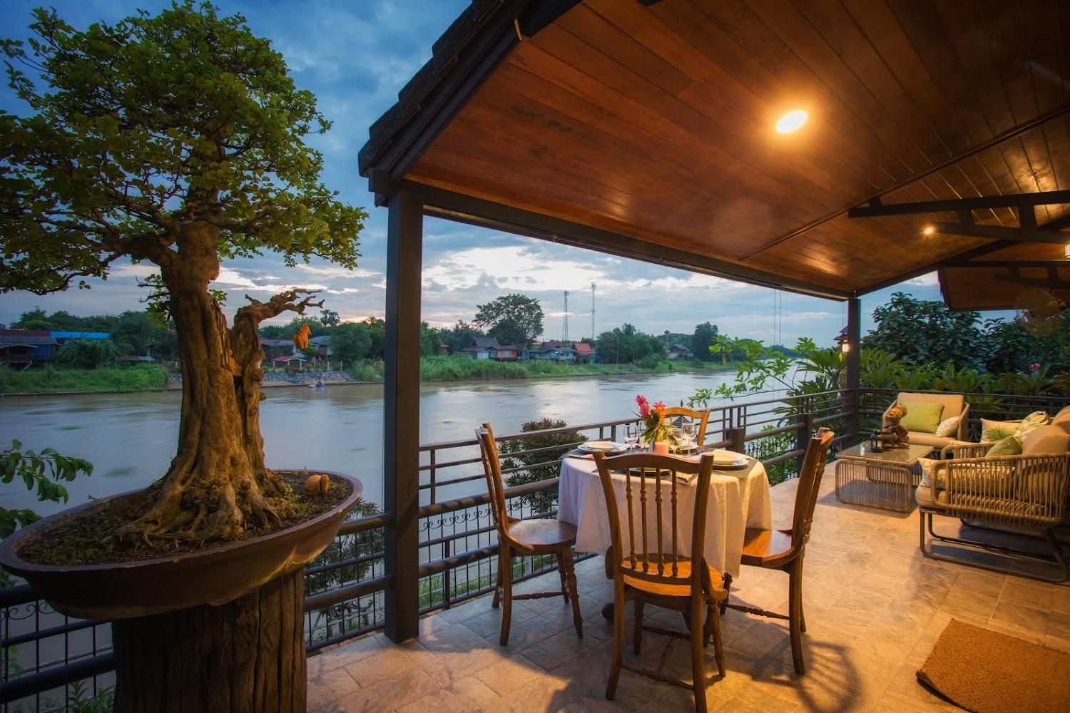 Cover Image for Cattani's Riverside Home