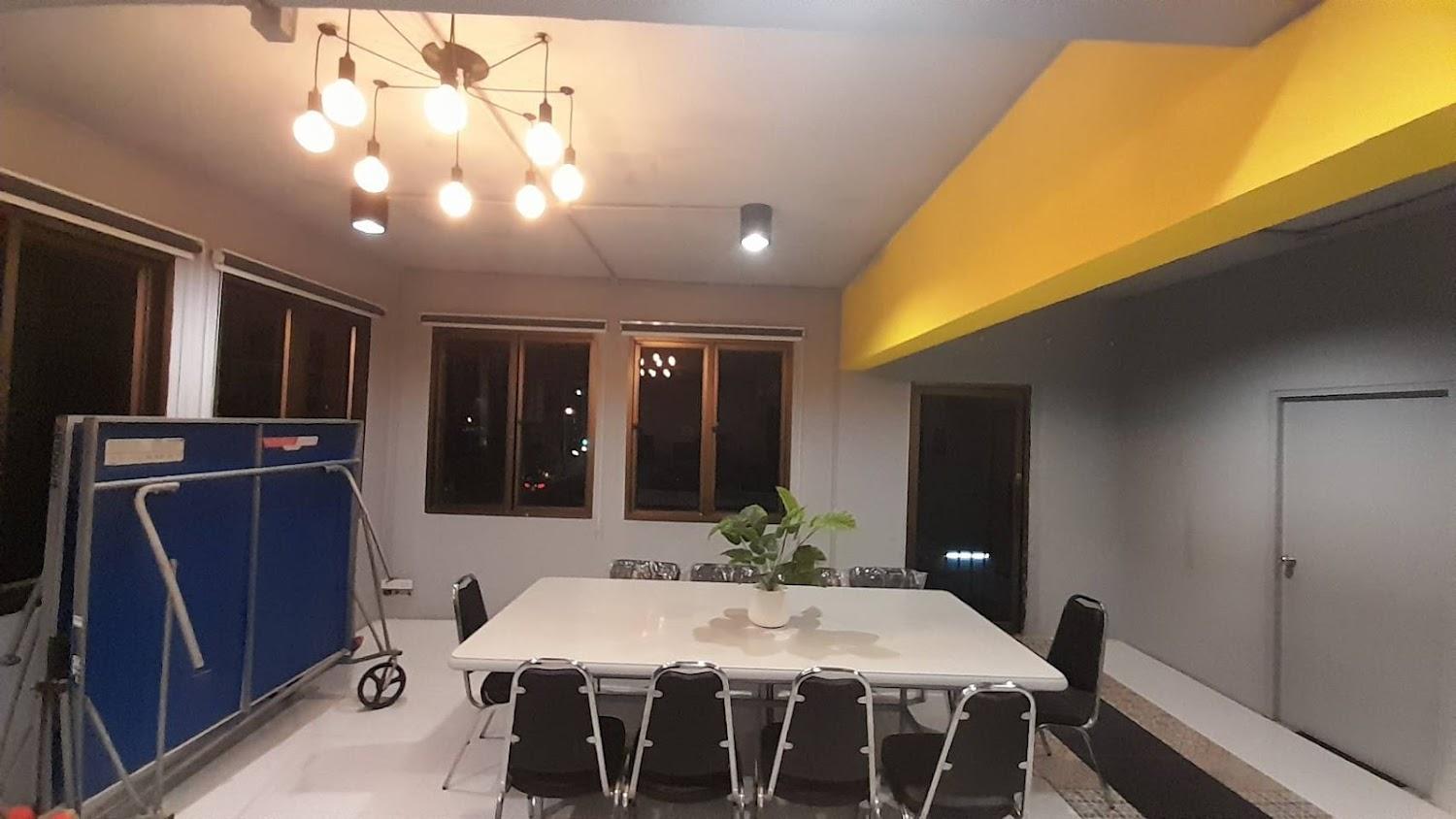 Cover Image for OYO 75465 Lucky Hostel (Huai Khwang)