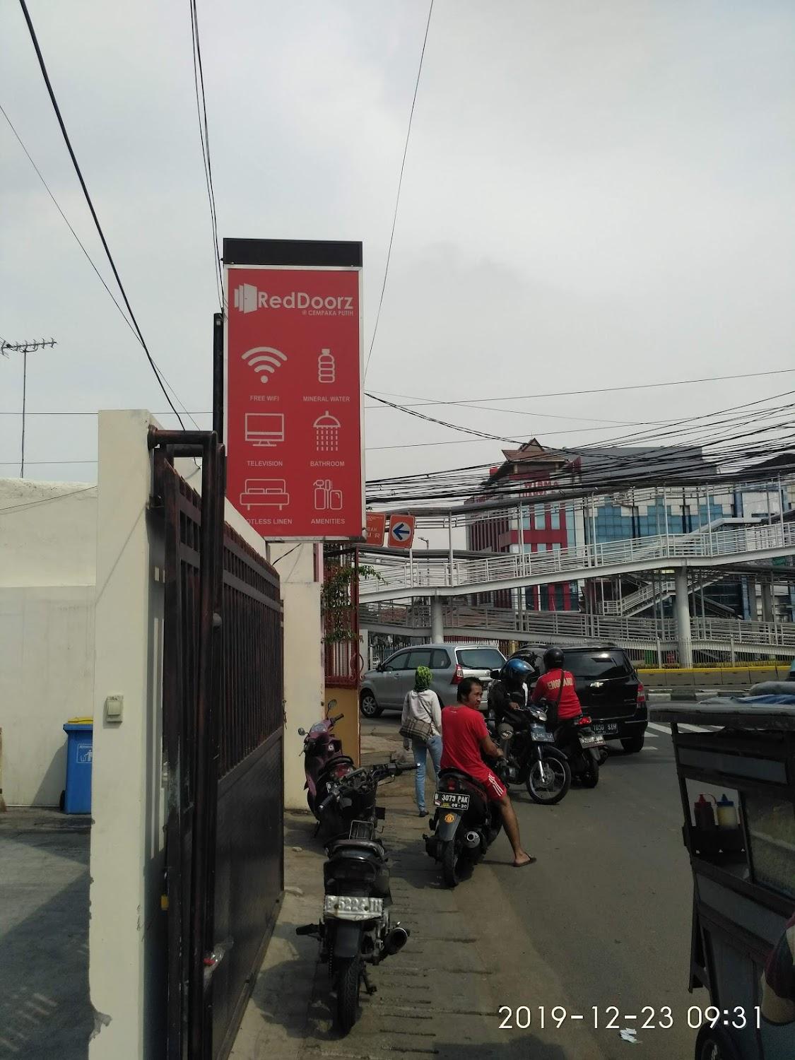 Cover Image for RedDoorz @ Cempaka Putih