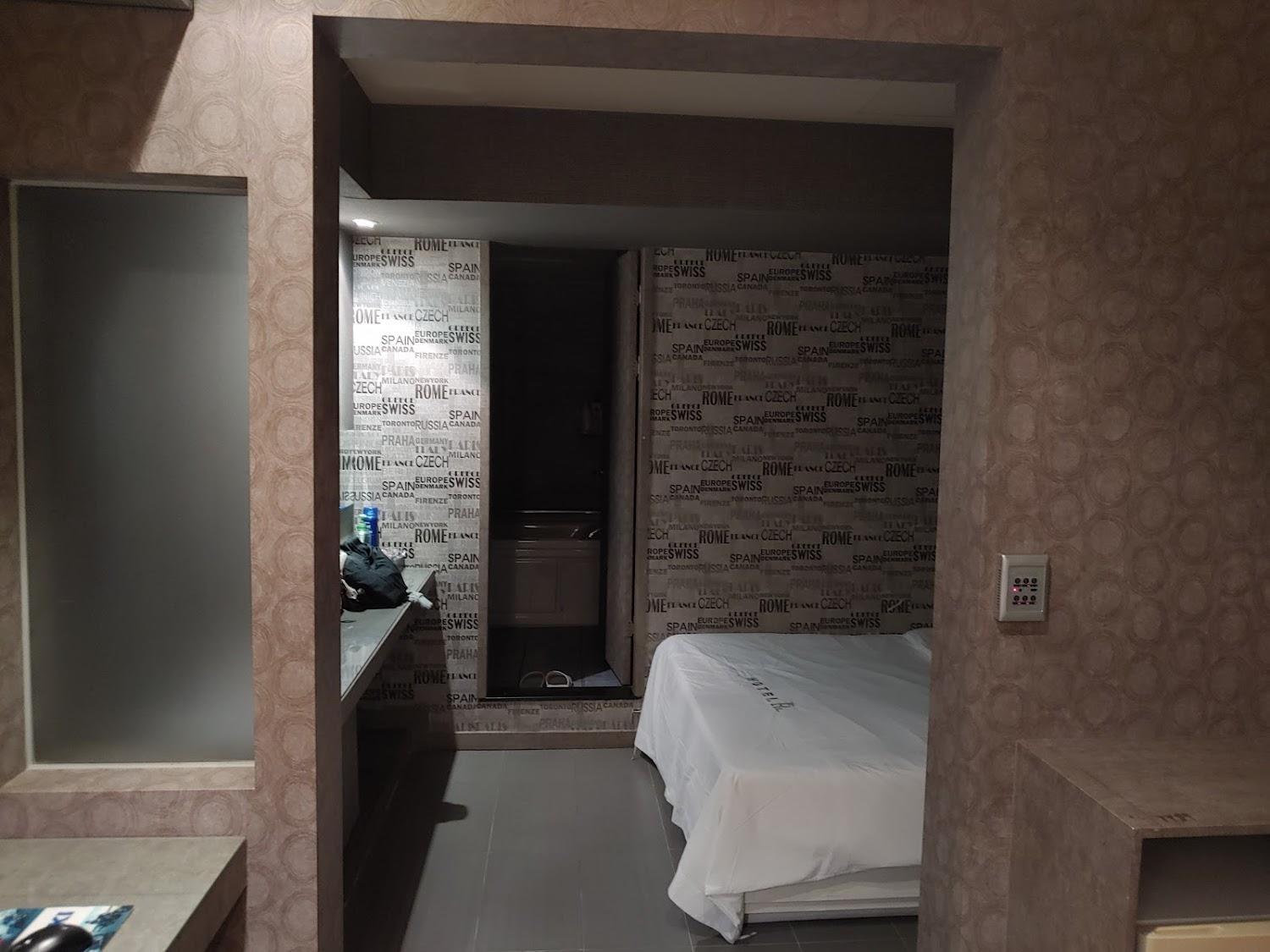 Cover Image for Pinhotel