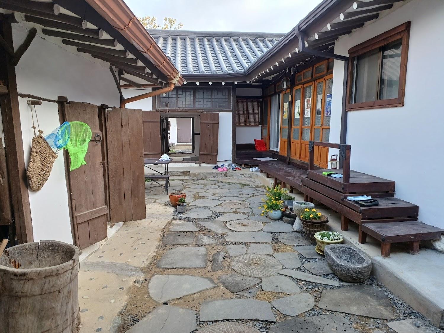 Cover Image for Paju Hanokaeseo Harureul