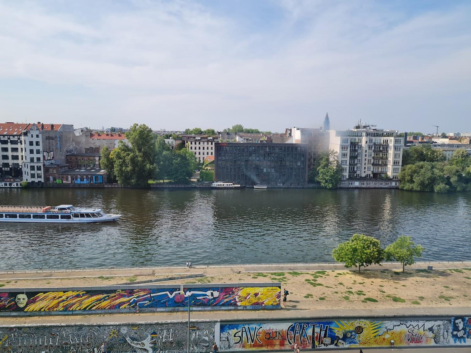 Cover Image for Hampton By Hilton Berlin City East Side Gallery