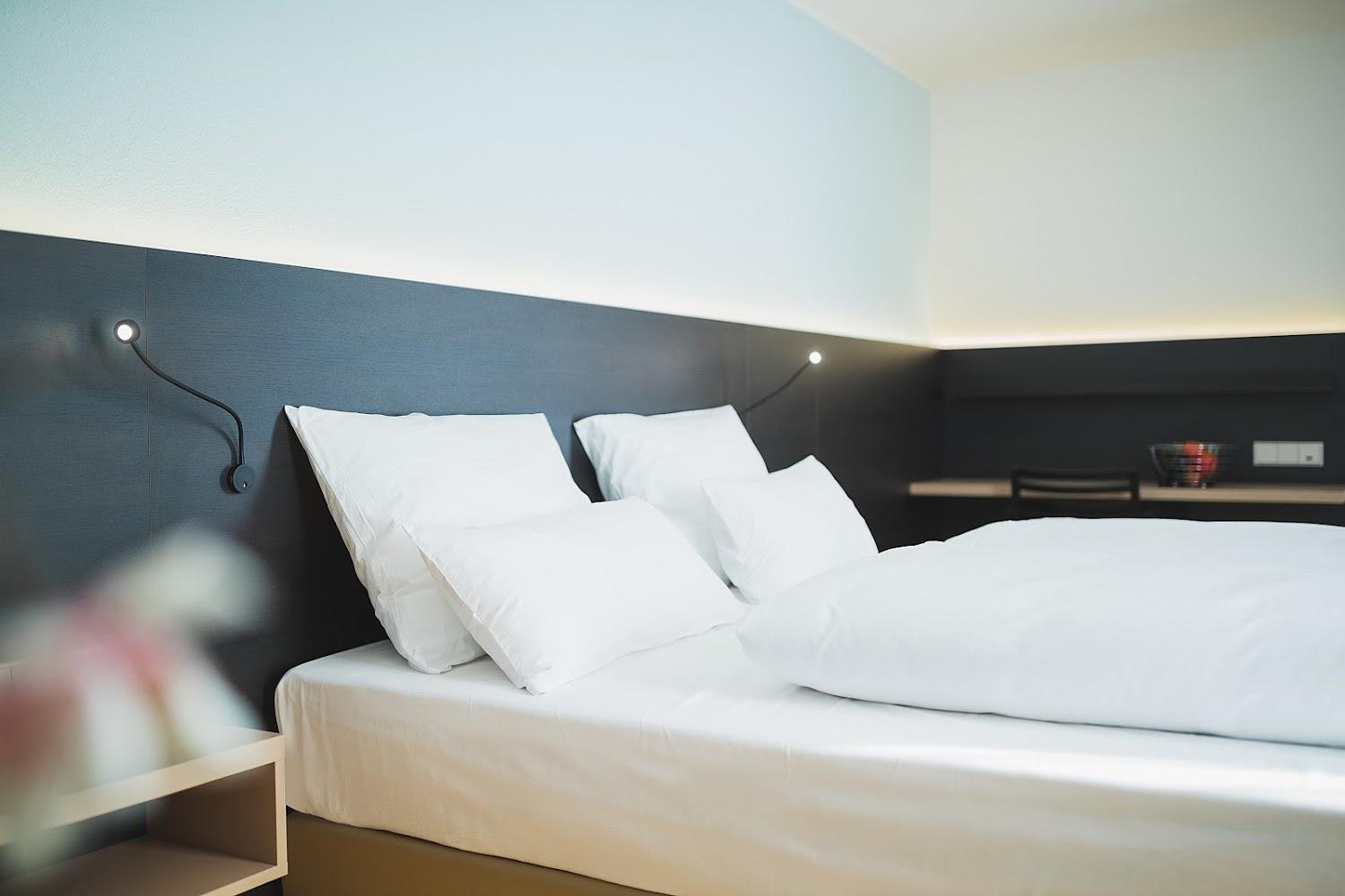 Cover Image for Hotel U7