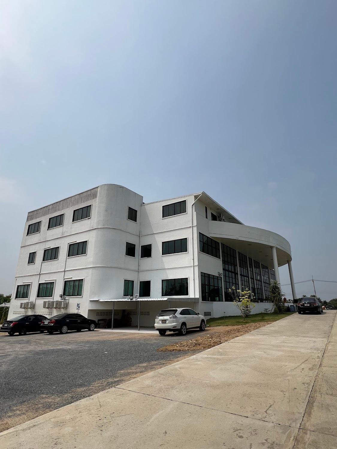 Cover Image for White House Hotel Suphanburi