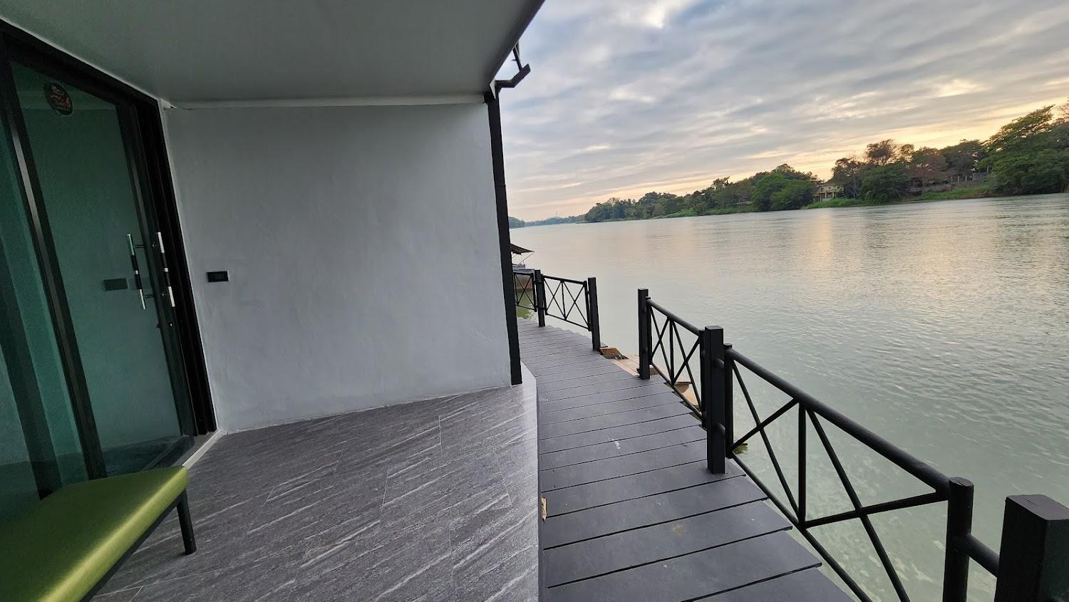 Cover Image for นอนริมน้ำ Sleep by the river