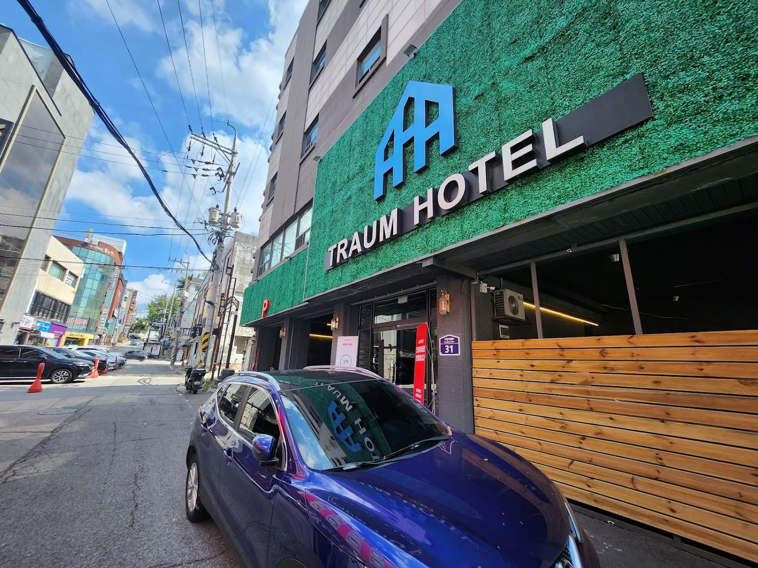 Cover Image for TRAUM HOTEL