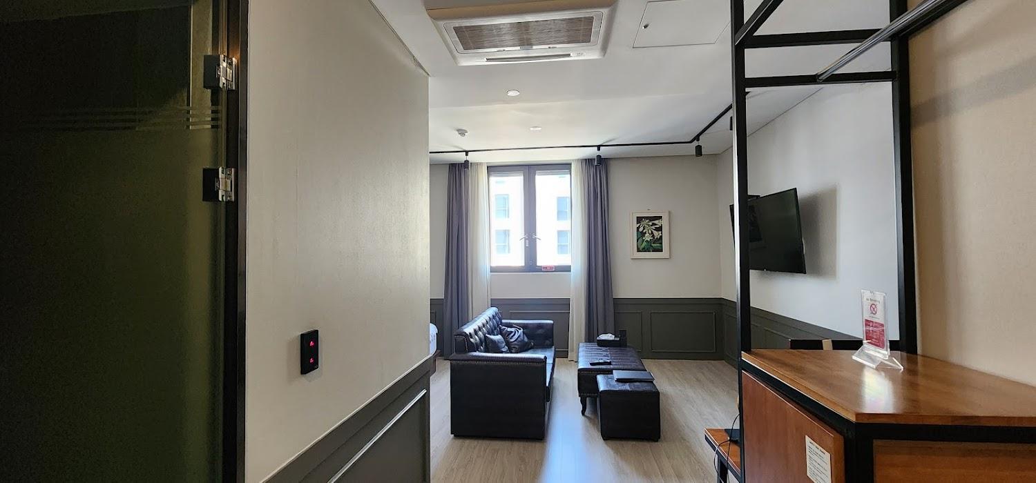 Cover Image for Rest Hotel