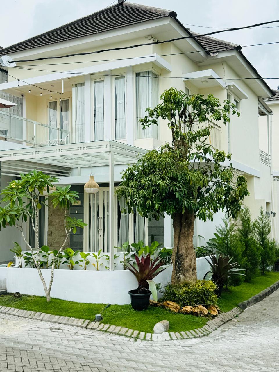 Cover Image for Villa Kayana E-One