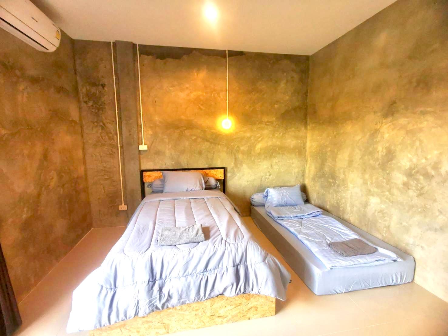 Cover Image for WE BACK Hotel