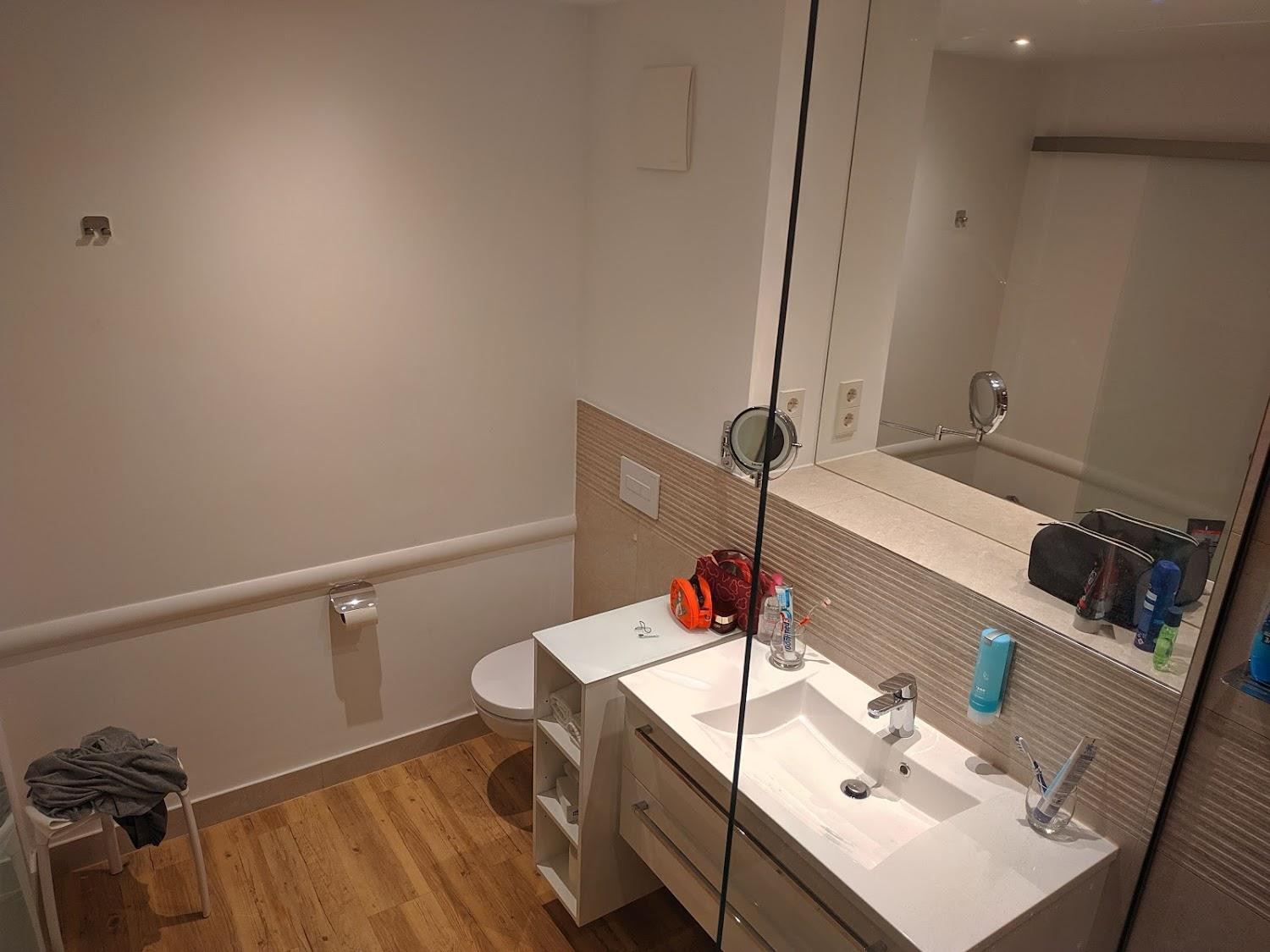 Cover Image for Victoria Suites