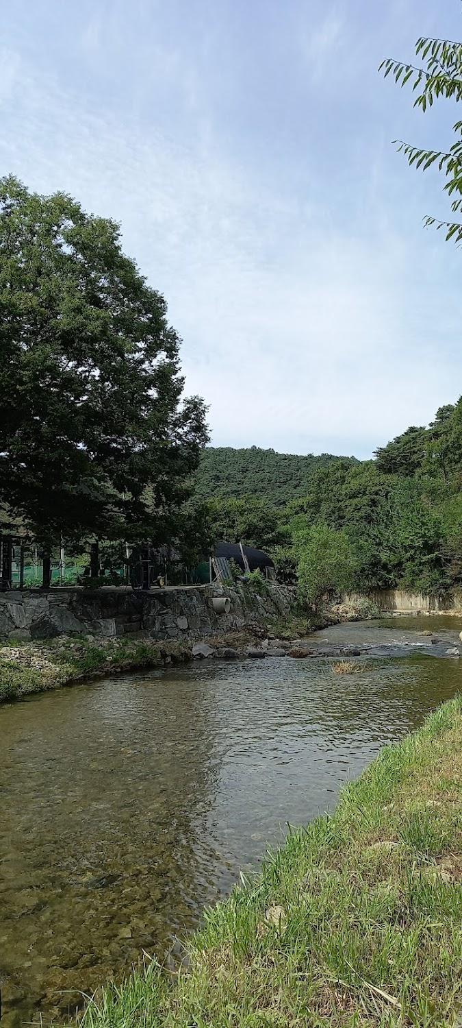 Cover Image for 어우러진펜션