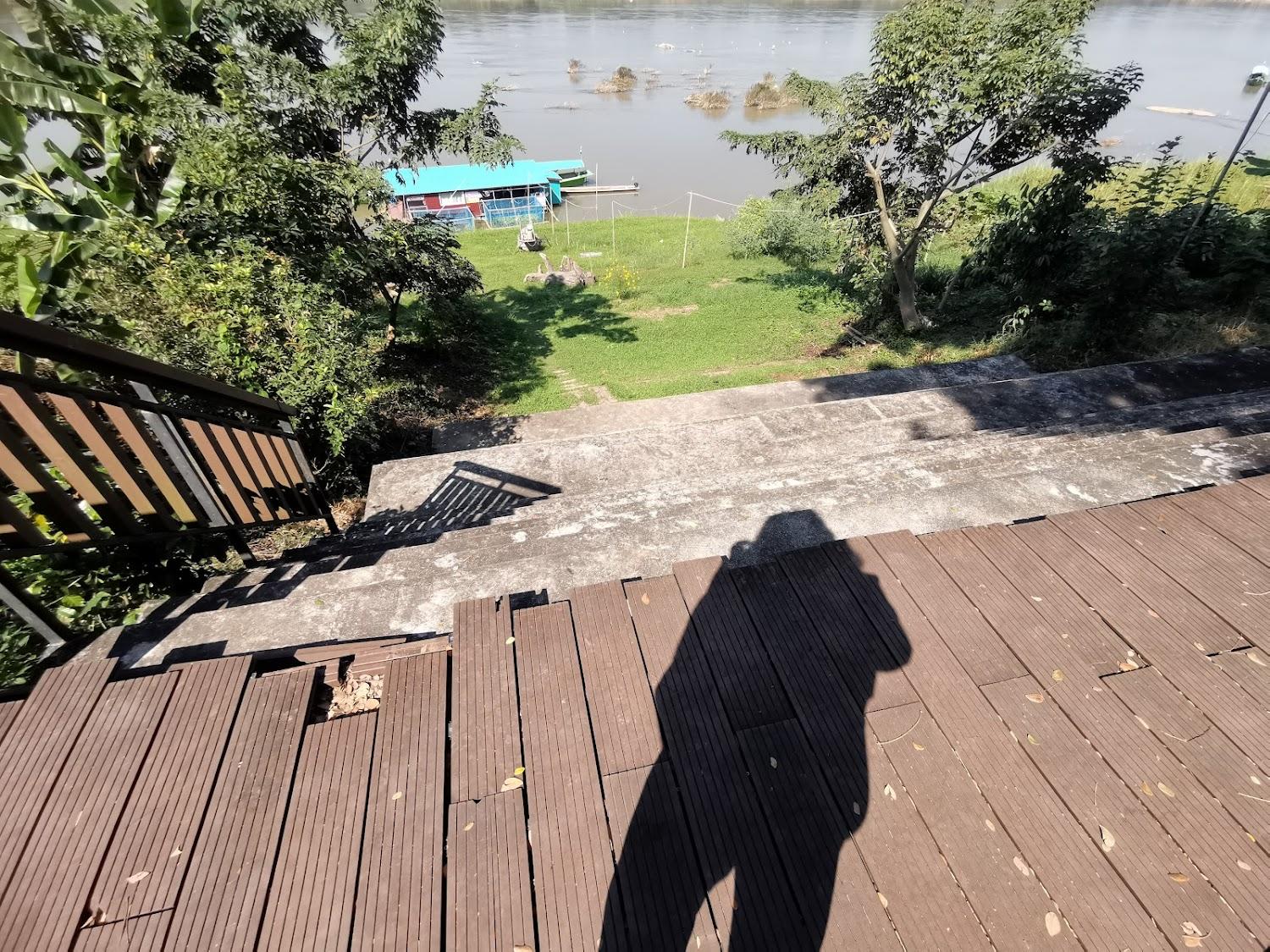 Cover Image for เรือนริมโขง สมบัตินายท้ายเรือ เชียงคาน