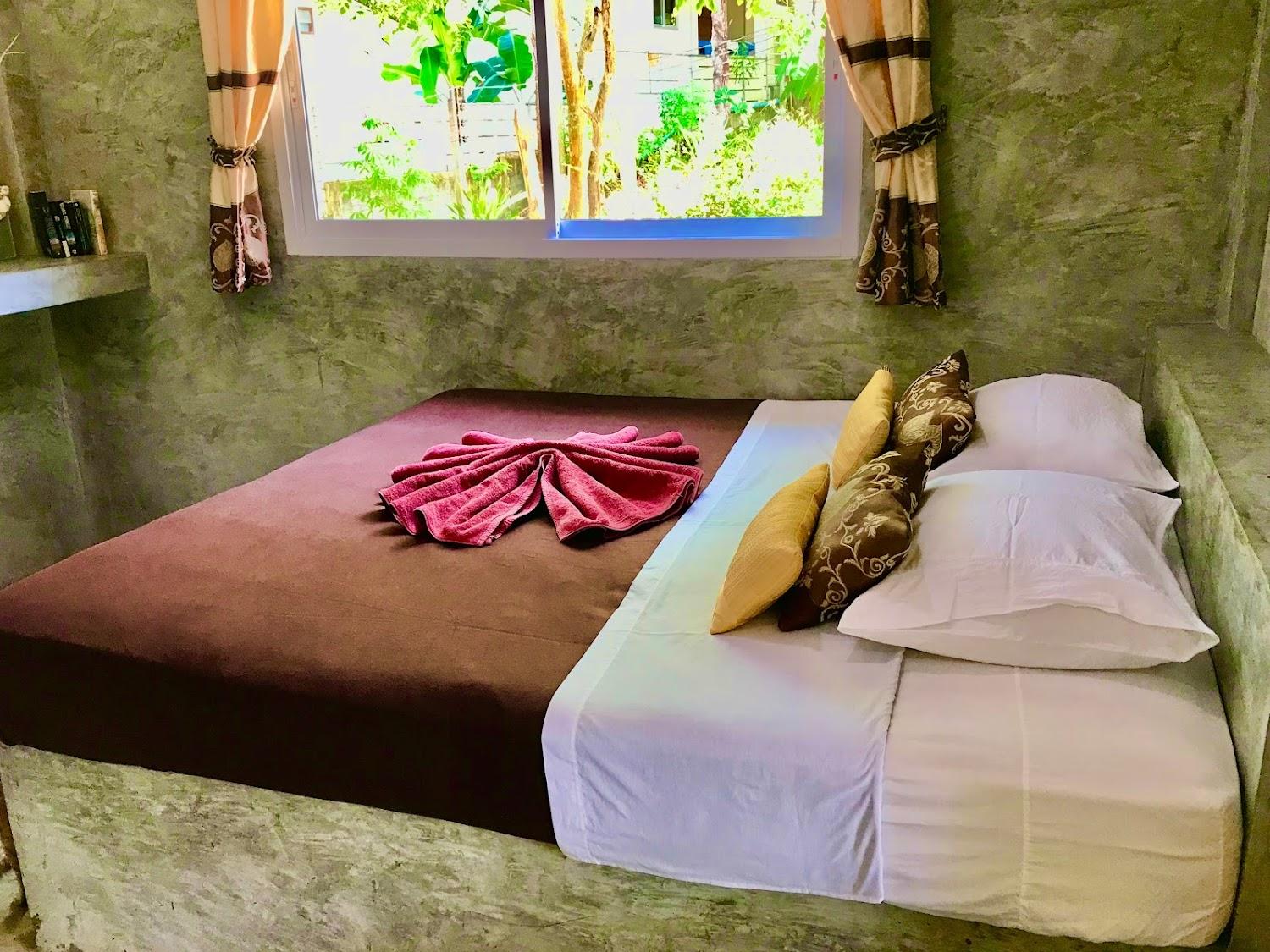 Cover Image for New Moon Bungalows