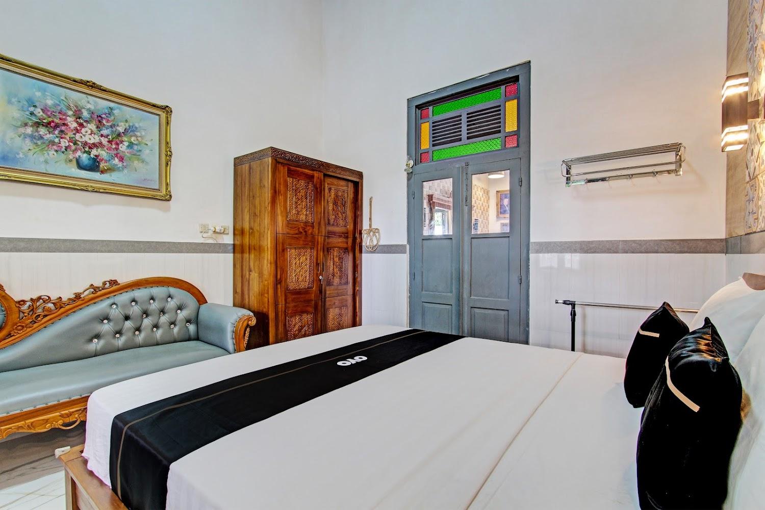 Cover Image for OYO Homes 93608 Yy's House Syariah