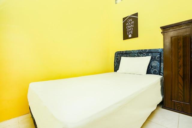 Cover Image for OYO Living 2573 Griyo Kost Putra 205