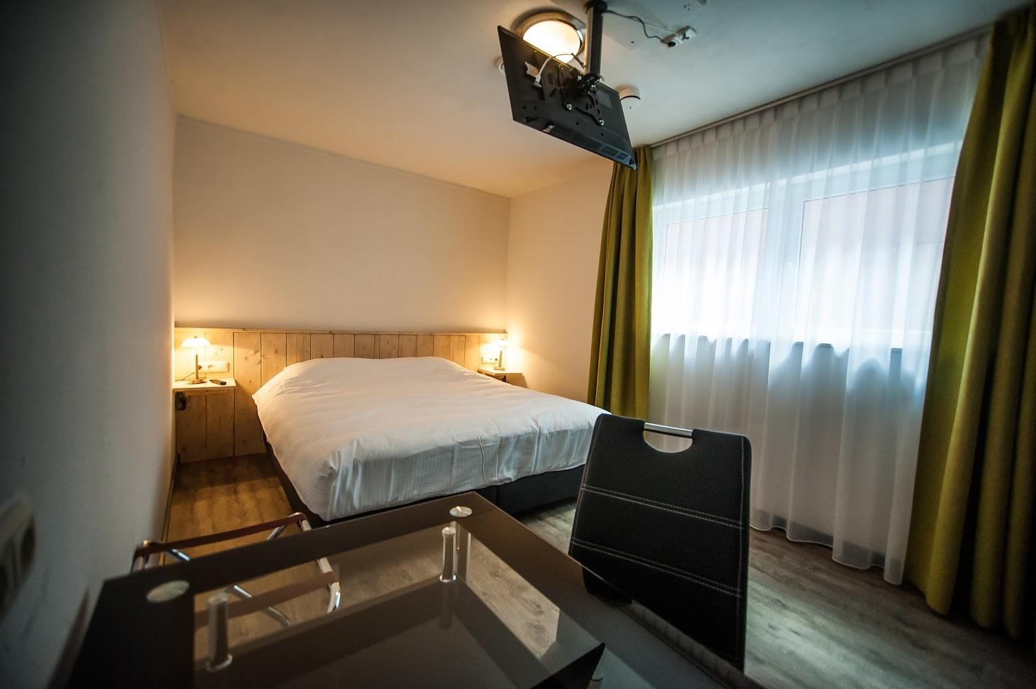 Cover Image for Hotel Taurus