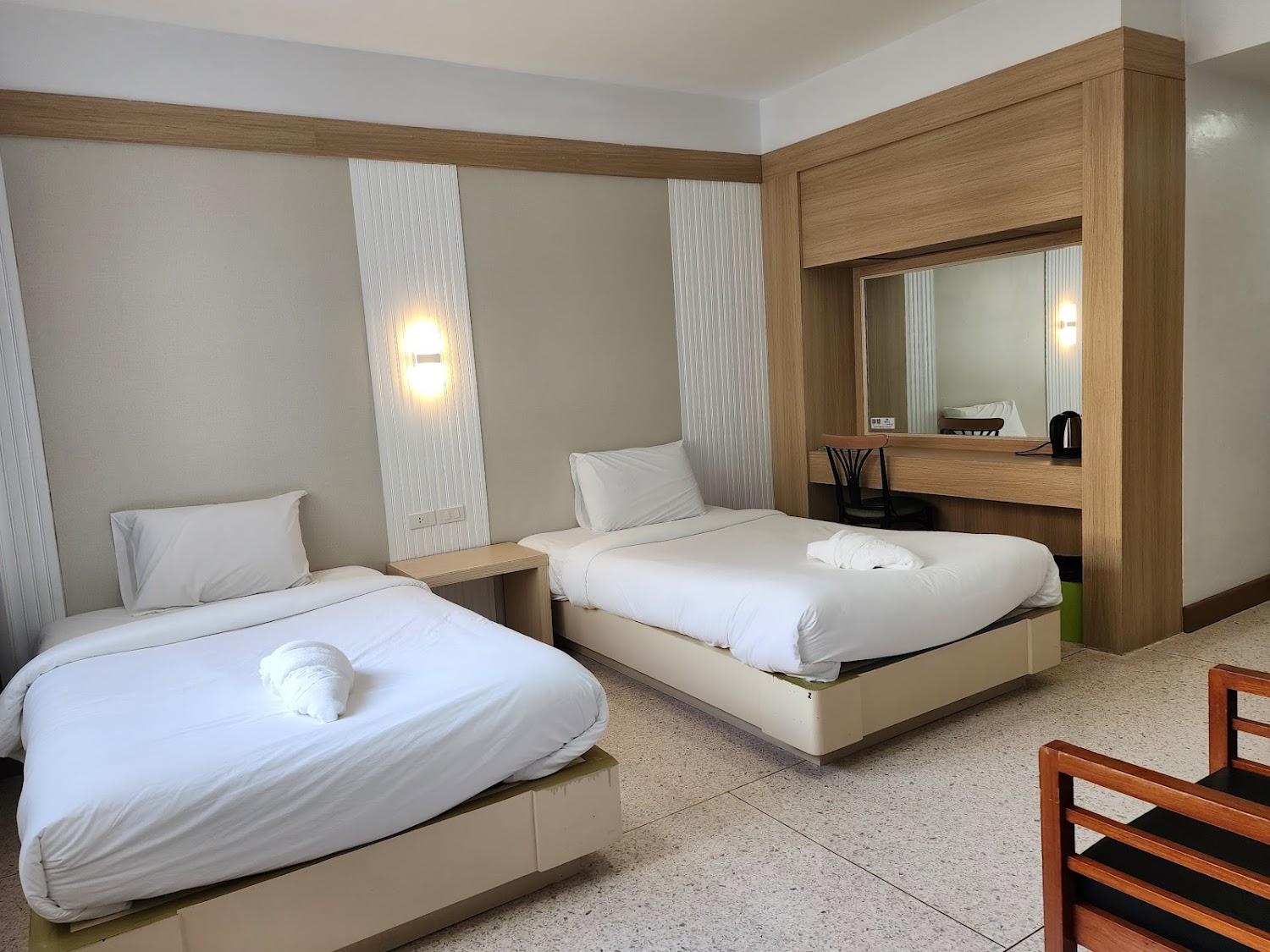 Cover Image for Merlin Hotel