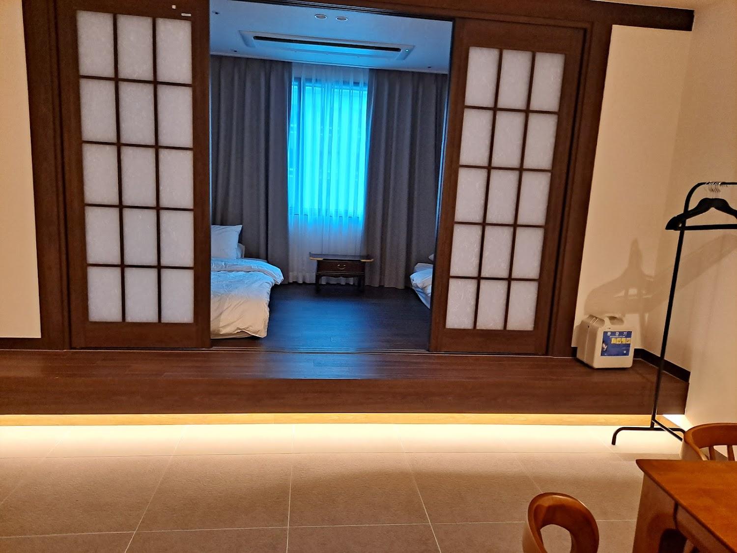 Cover Image for Modern Yongsan Hanok