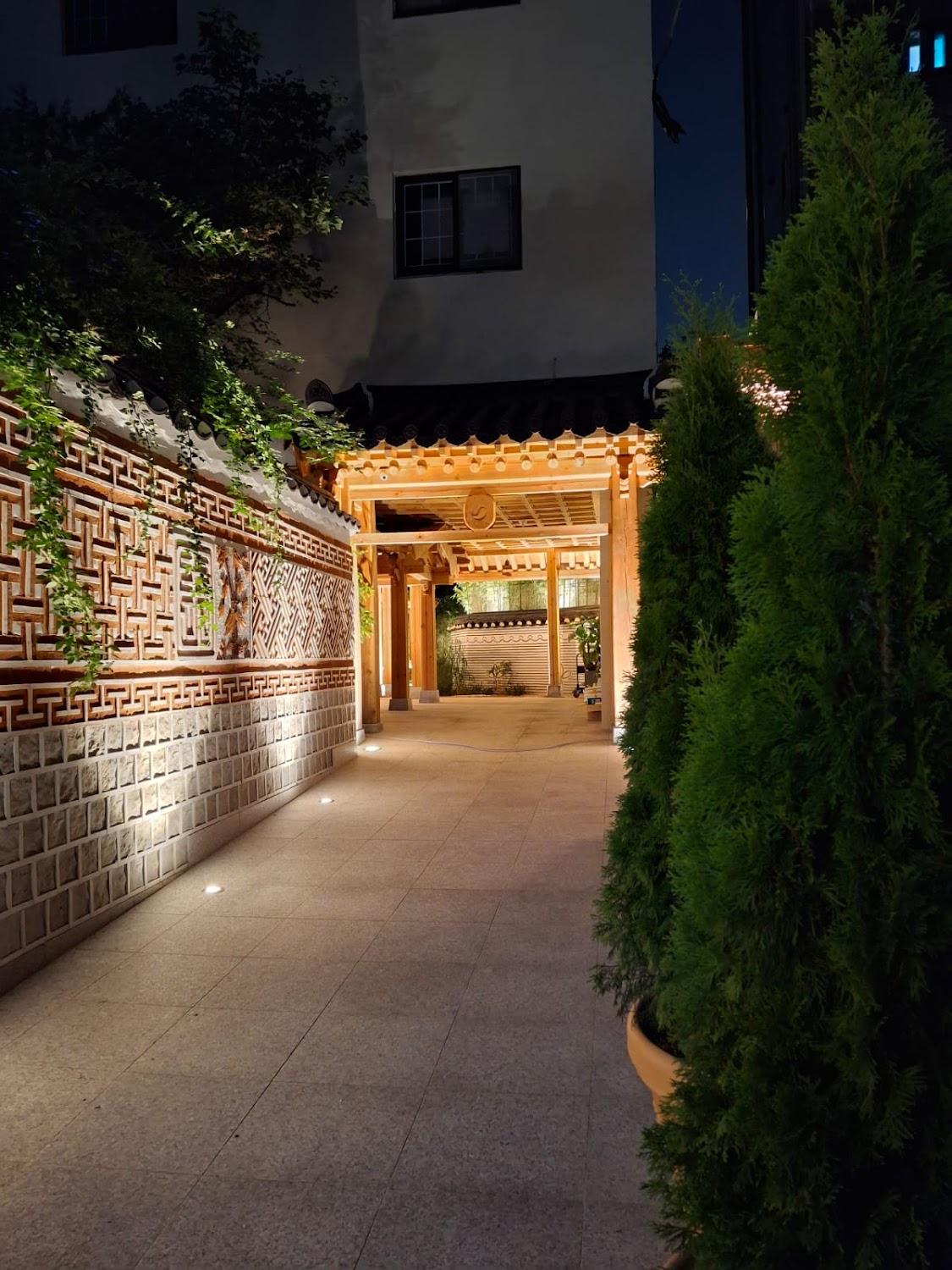 Cover Image for Luxury Hanok Hotel DAAM